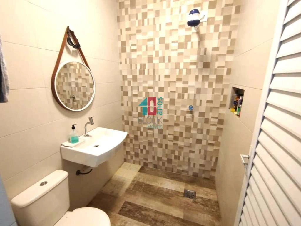 Street house 445 m² with 4 bedrooms and 1 en-suite — photo 8