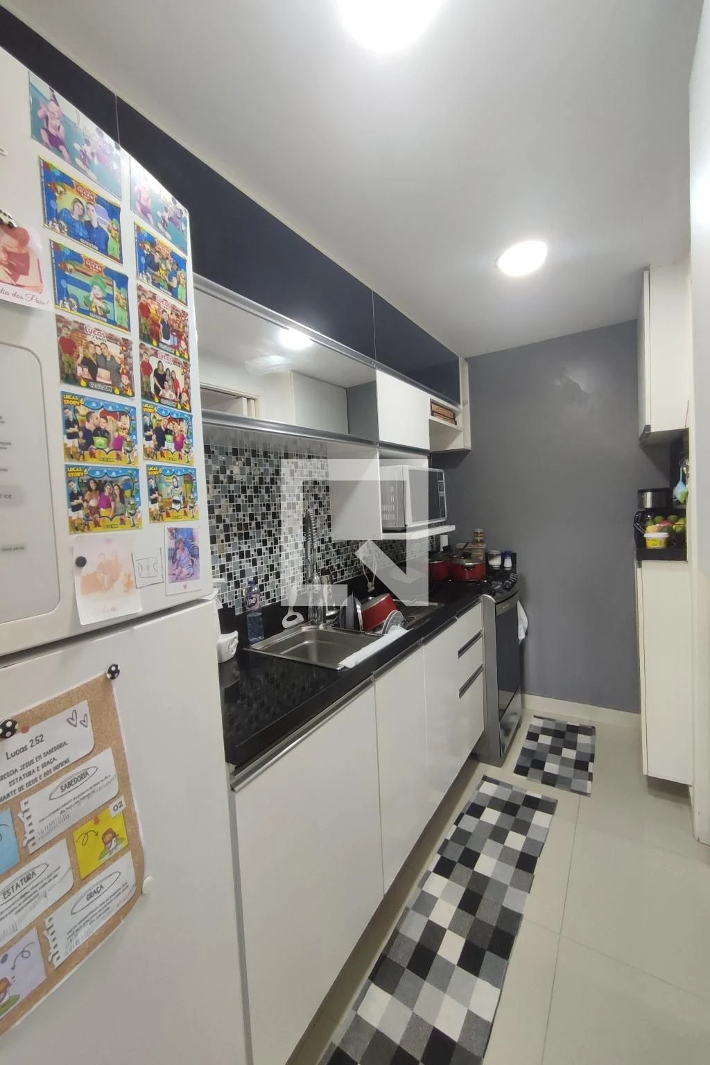 Apartamento de 89 m² com janelas do piso ao teto e closet — photo 26
