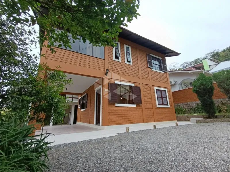 3-bedroom house with a garden — photo 10