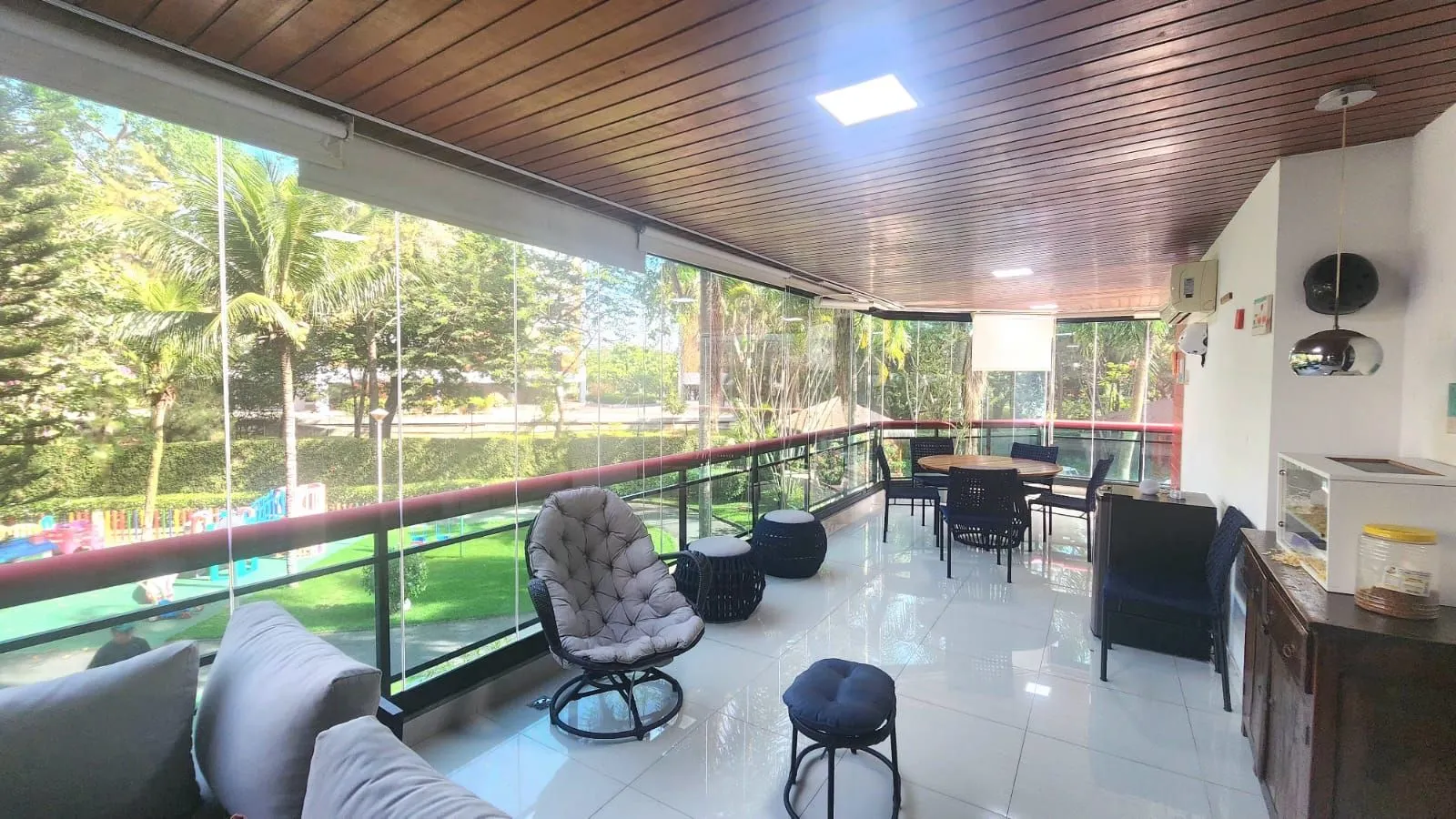Apartment on the 1st floor with floor-to-ceiling windows — photo 17