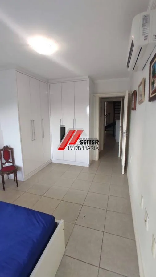 Rental house with 5 bedrooms and an open-plan kitchen — photo 40
