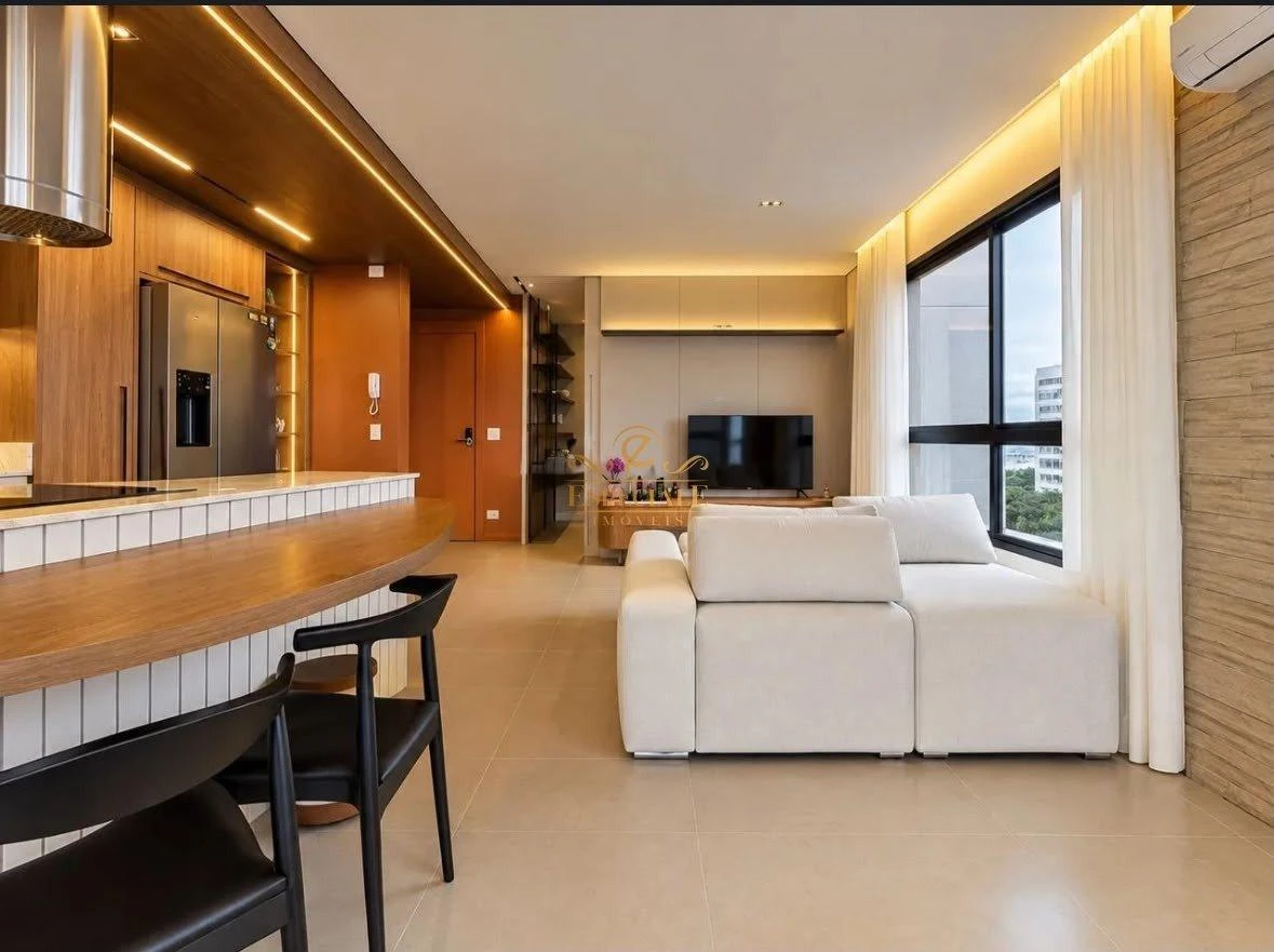 3-bedroom apartment in a building with a pool