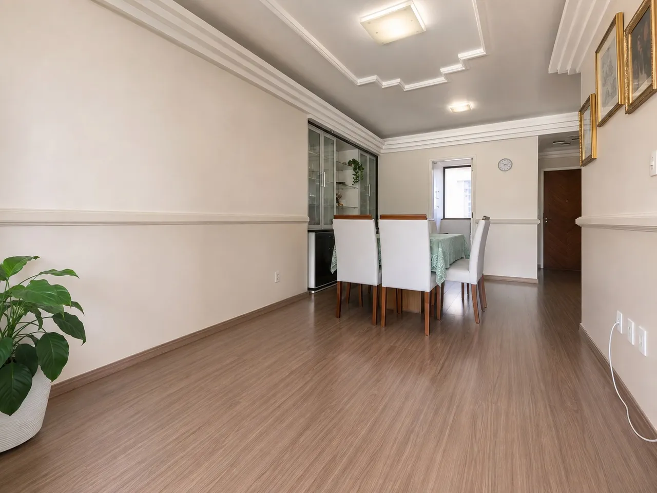 Parking-free apartment with enclosed kitchen and AC — photo 8