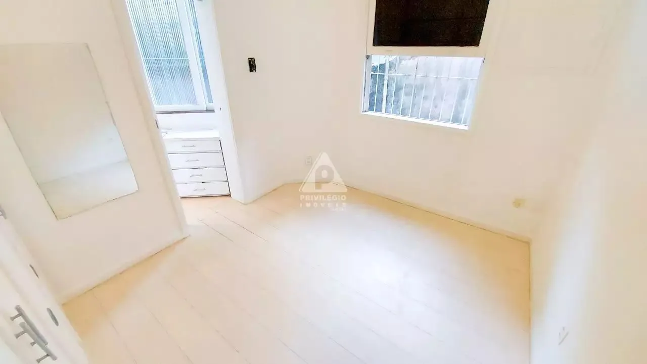 2-bedroom apartment with a walk-in closet — photo 7