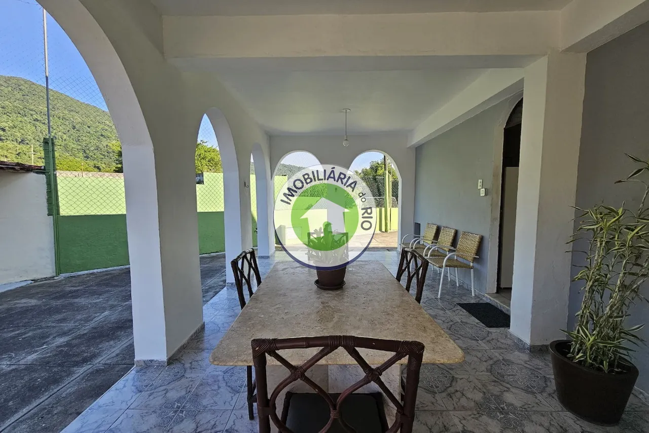 House with 5 bedrooms and 5 bathrooms, no parking — photo 11