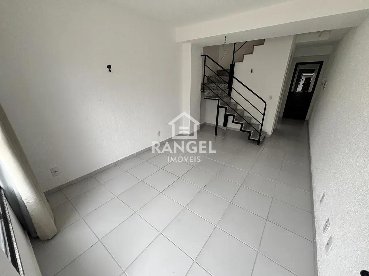 House with a private garden and a separate kitchen
