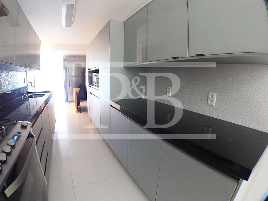 4-bedroom apartment with glassed-in balcony — photo 35