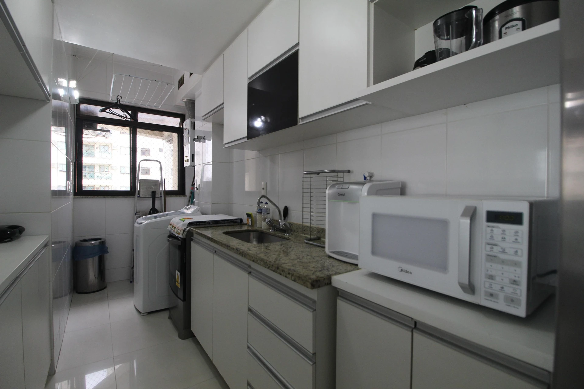 Glass-enclosed balcony in a 3-bedroom apartment, 77 m² — photo 19