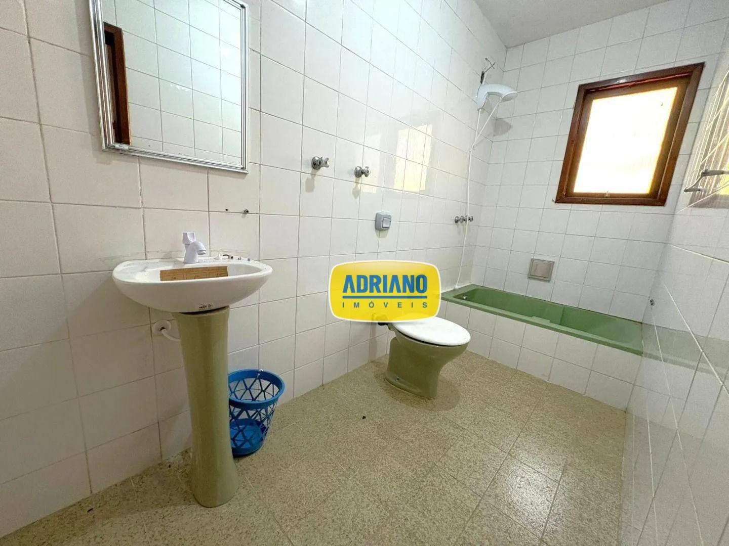 House with 5 bedrooms and 4 parking spaces, 400 m² — photo 30