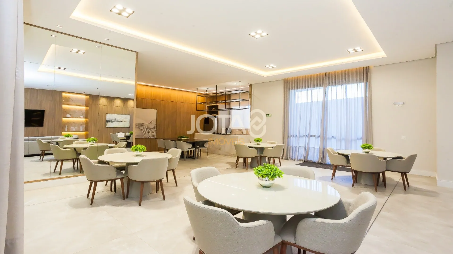 Furnished 220 m² apartment with 3 en-suite bedrooms — photo 33