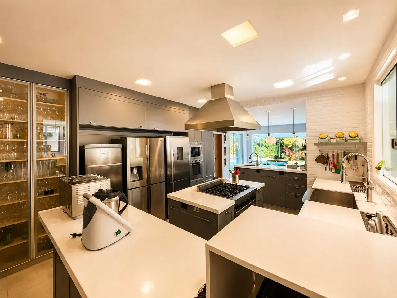 Furnished house with 5 bedrooms and open-plan kitchen — photo 4
