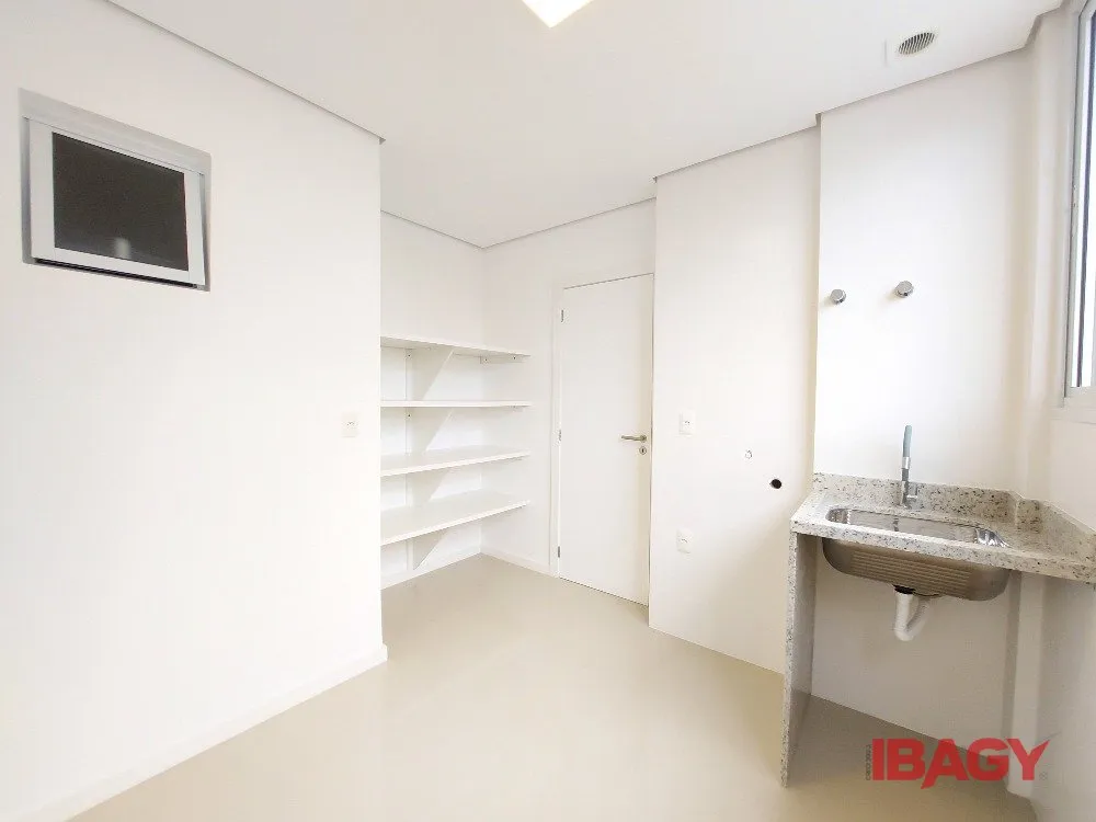 3-bedroom 165 m² apartment with balcony grill — photo 10