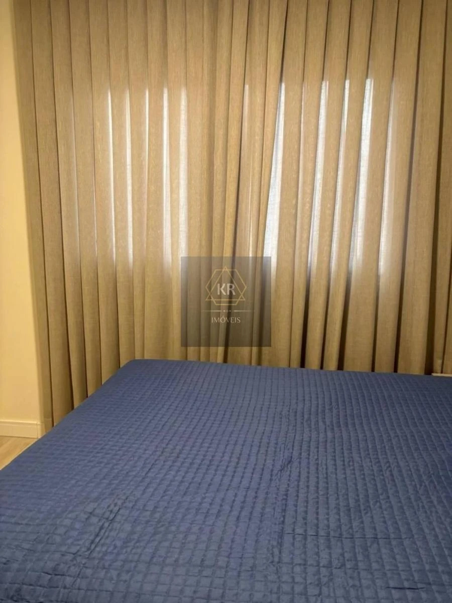 Glass-enclosed balcony in a 2-bedroom apartment, 60 m² — photo 39