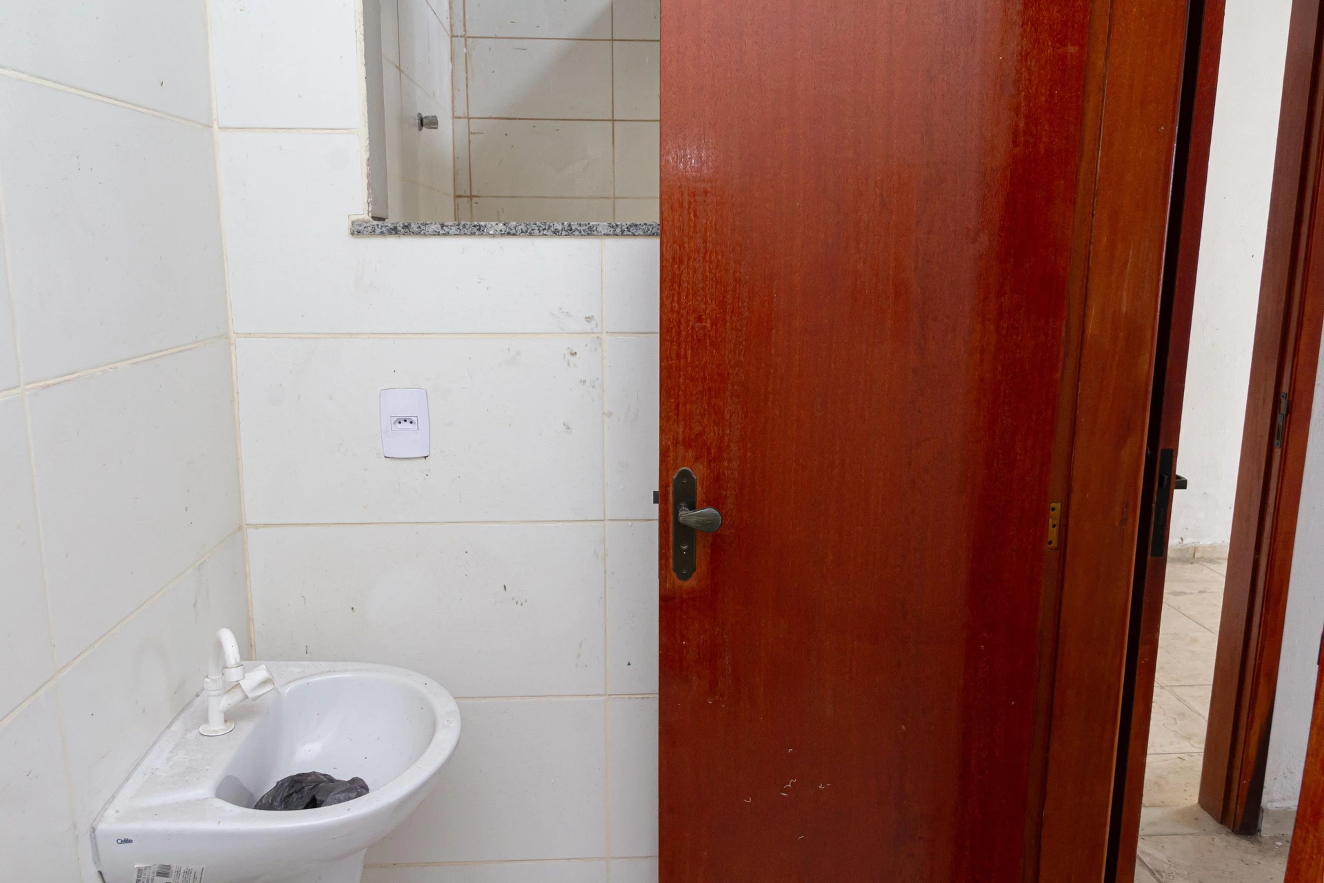 Studio unit with 1 bedroom, ensuite bathroom, private garden — photo 46