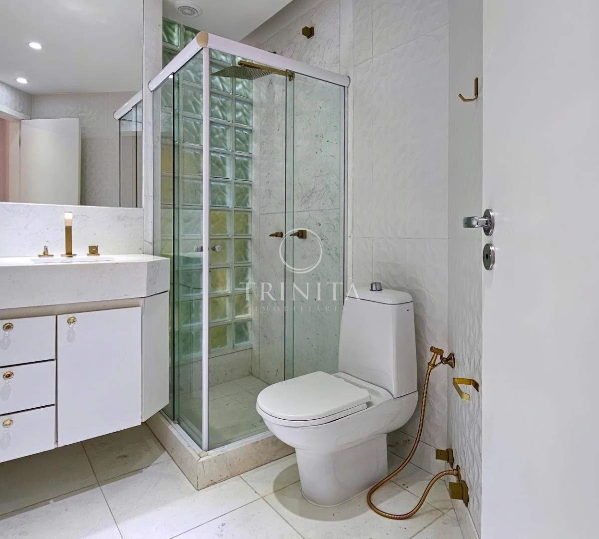 5-bedroom house with a bathtub in Rio de Janeiro — photo 9