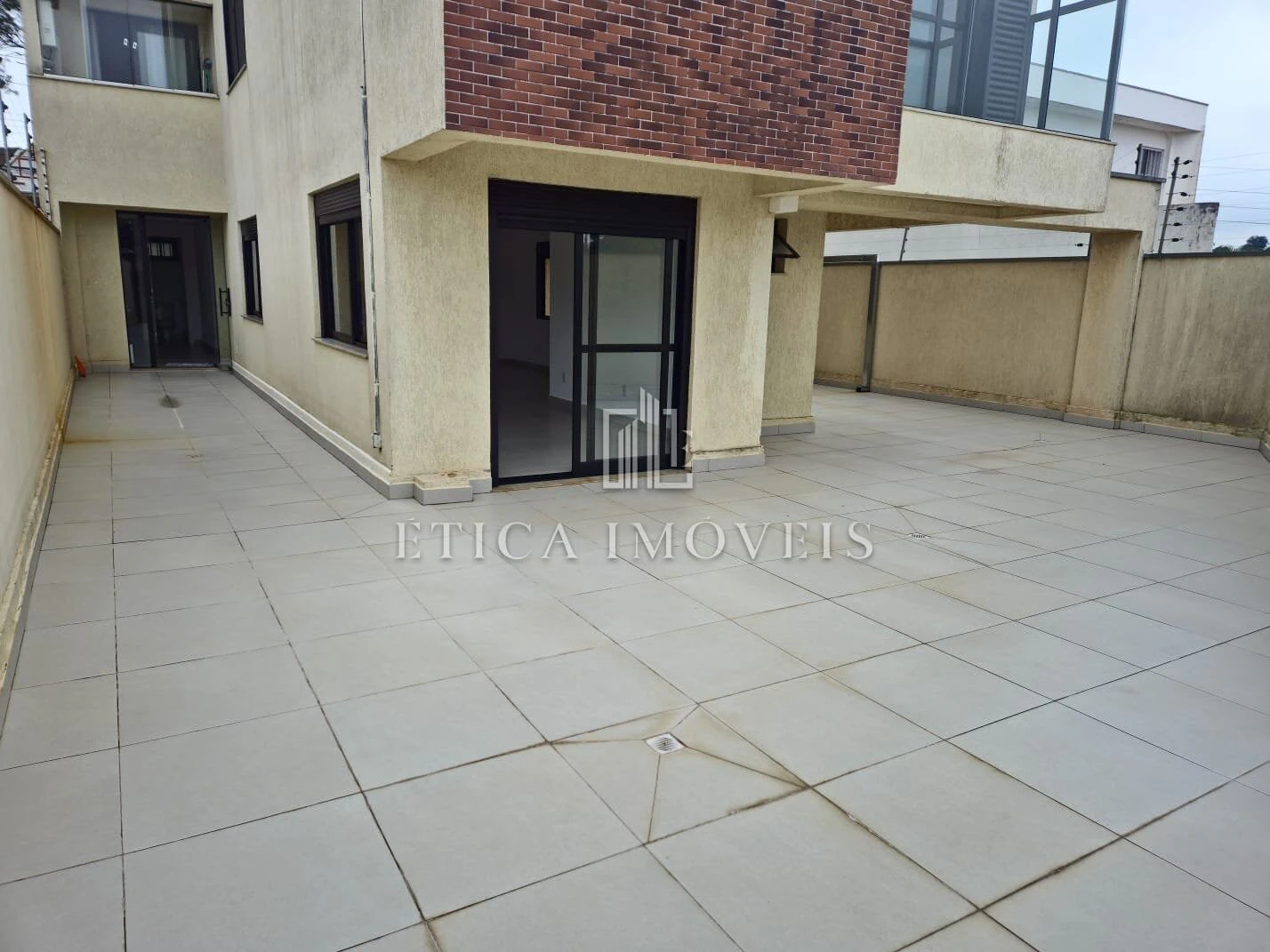 2-bedroom apartment with a grill on the balcony — photo 16