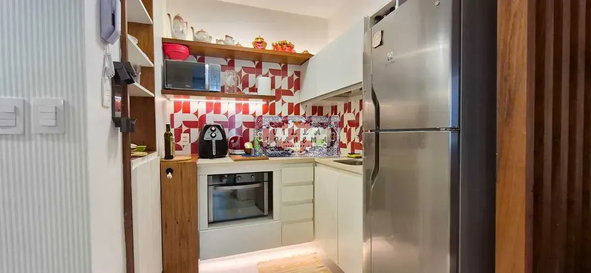 Furnished 1-bedroom apartment with open-plan kitchen — photo 2