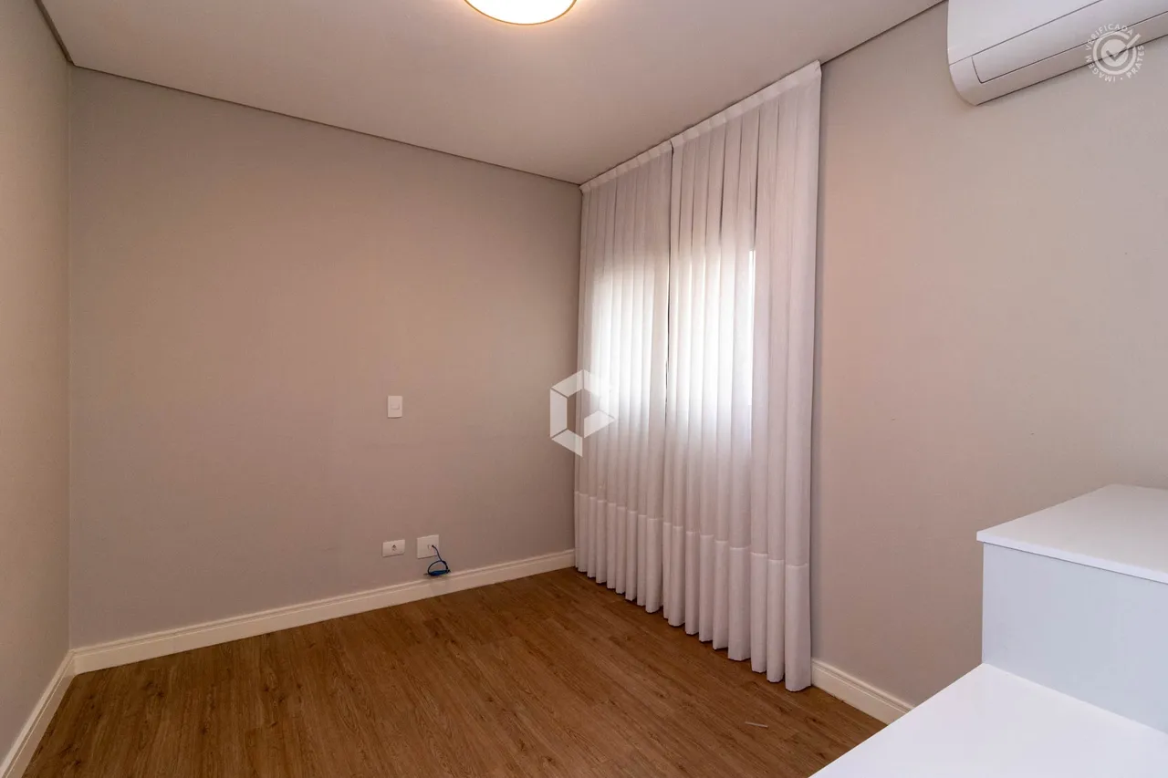 Furnished apartment with 3 bedrooms and 4 bathrooms — photo 20