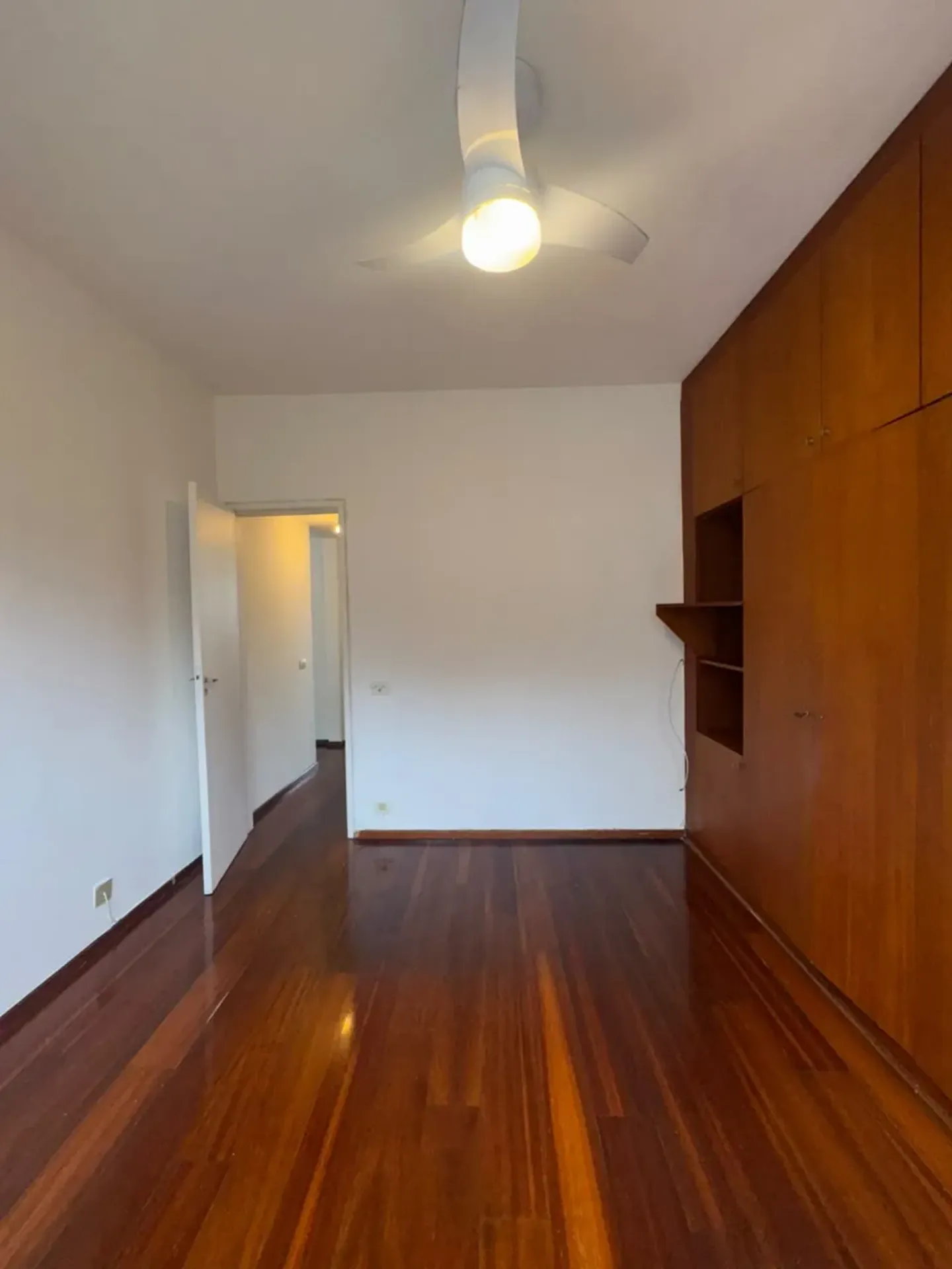 Apartment on the 3rd floor with wood or laminate floors — photo 9