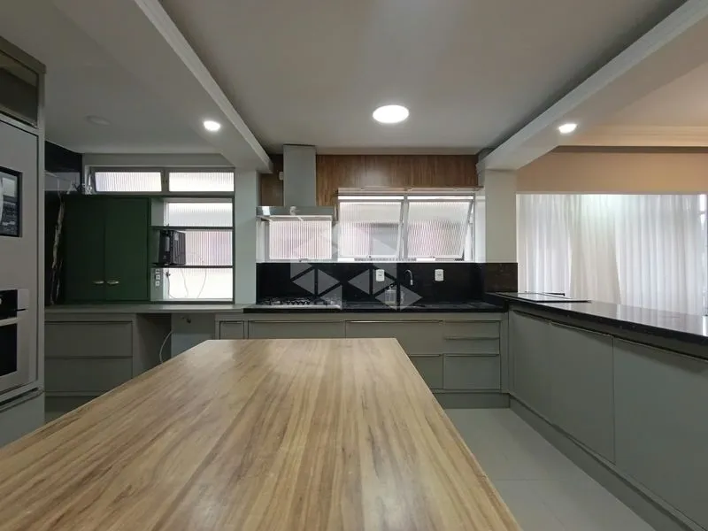 Furnished apartment, 121 m², with a home office — photo 13