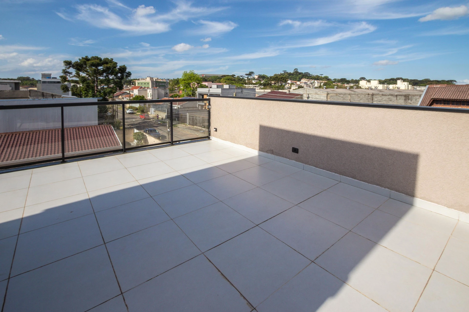 125 m² house with a dishwasher and a walk-in closet