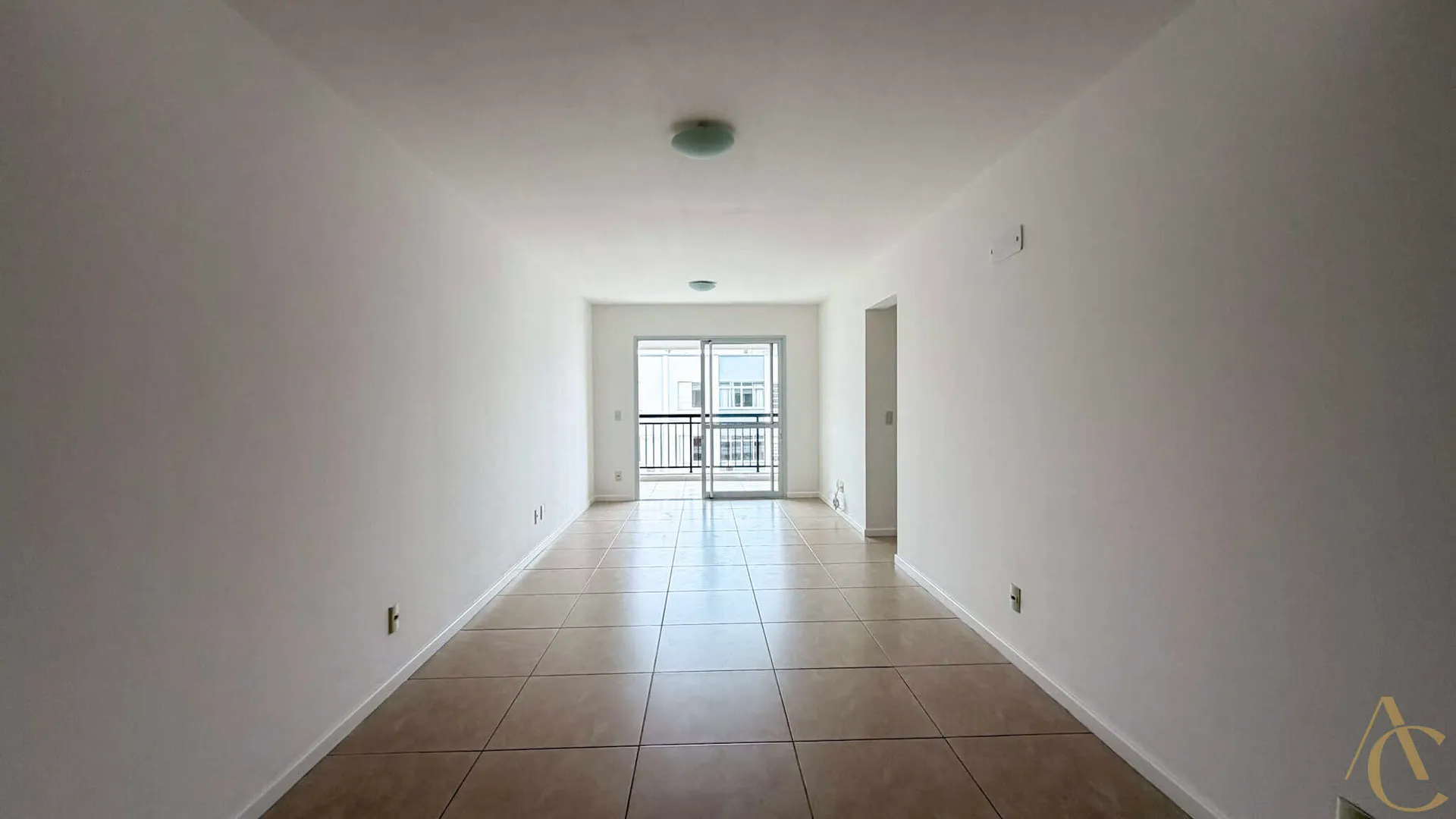 Balcony with a grill in a 3-bedroom apartment, 97 m² — photo 23