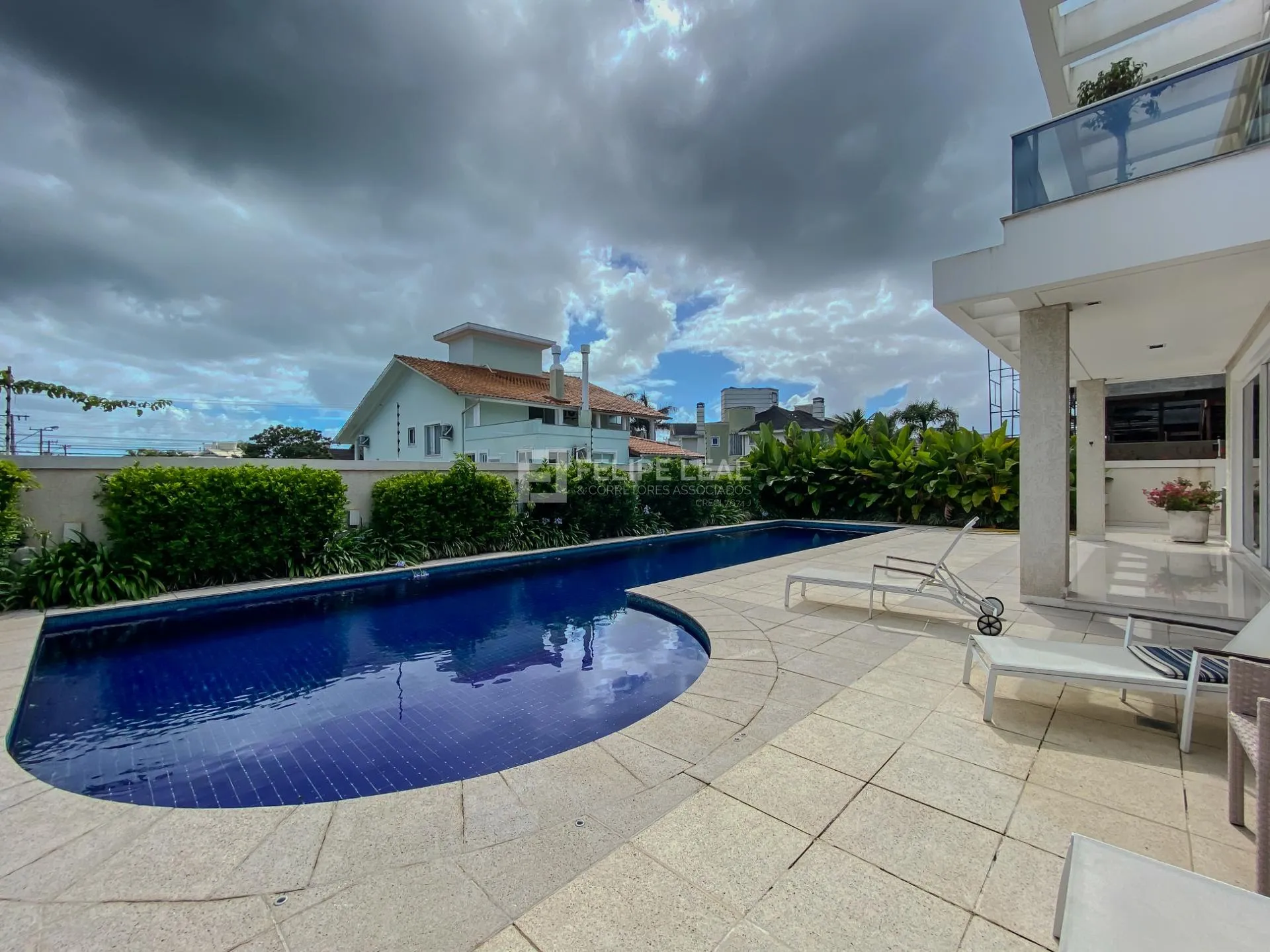 Casa em condomínio com 9 dormitórios e 8 suítes — photo 34