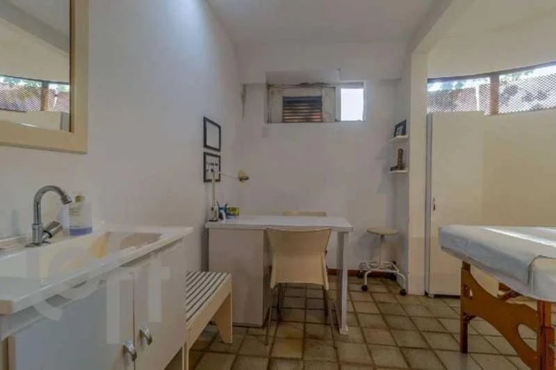 Furnished 2-bedroom apartment with 80 m² and 0 parking — photo 7