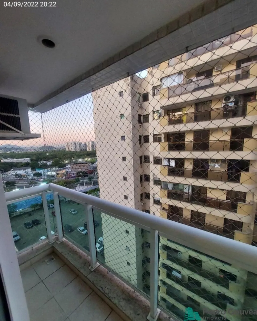 Apartamento residencial com cozinha fechada e coifa — photo 12