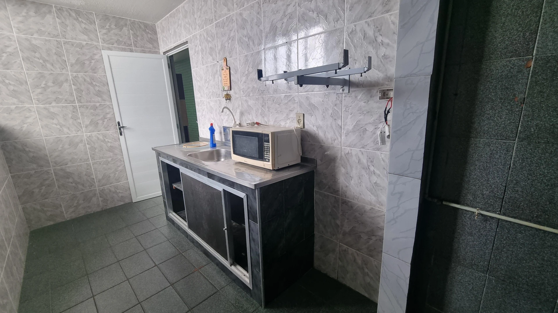 Washing machine in a 5-bedroom house, 200 m² — photo 2