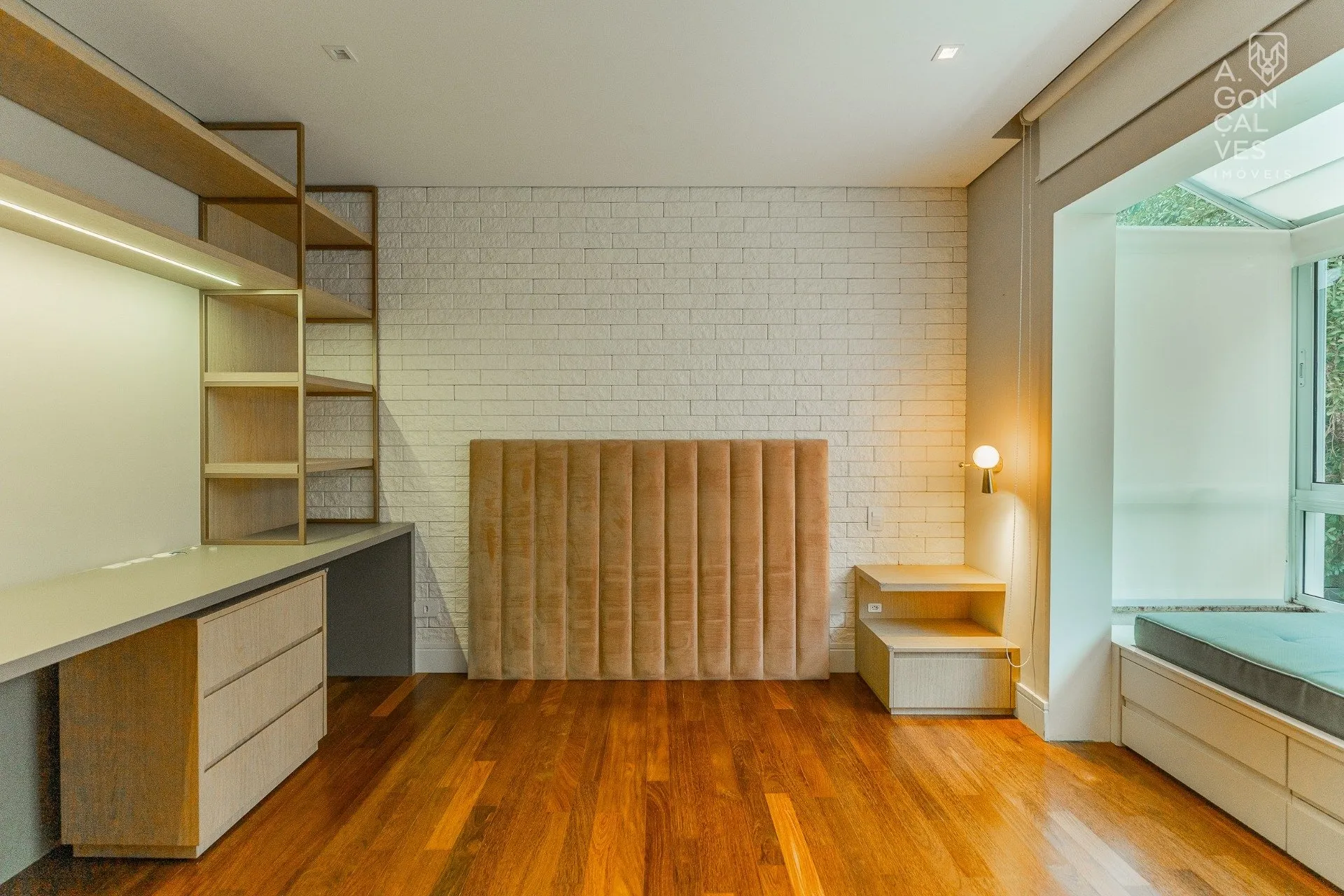 House with 4 bedrooms and 5 bathrooms, 5 parking spots — photo 37