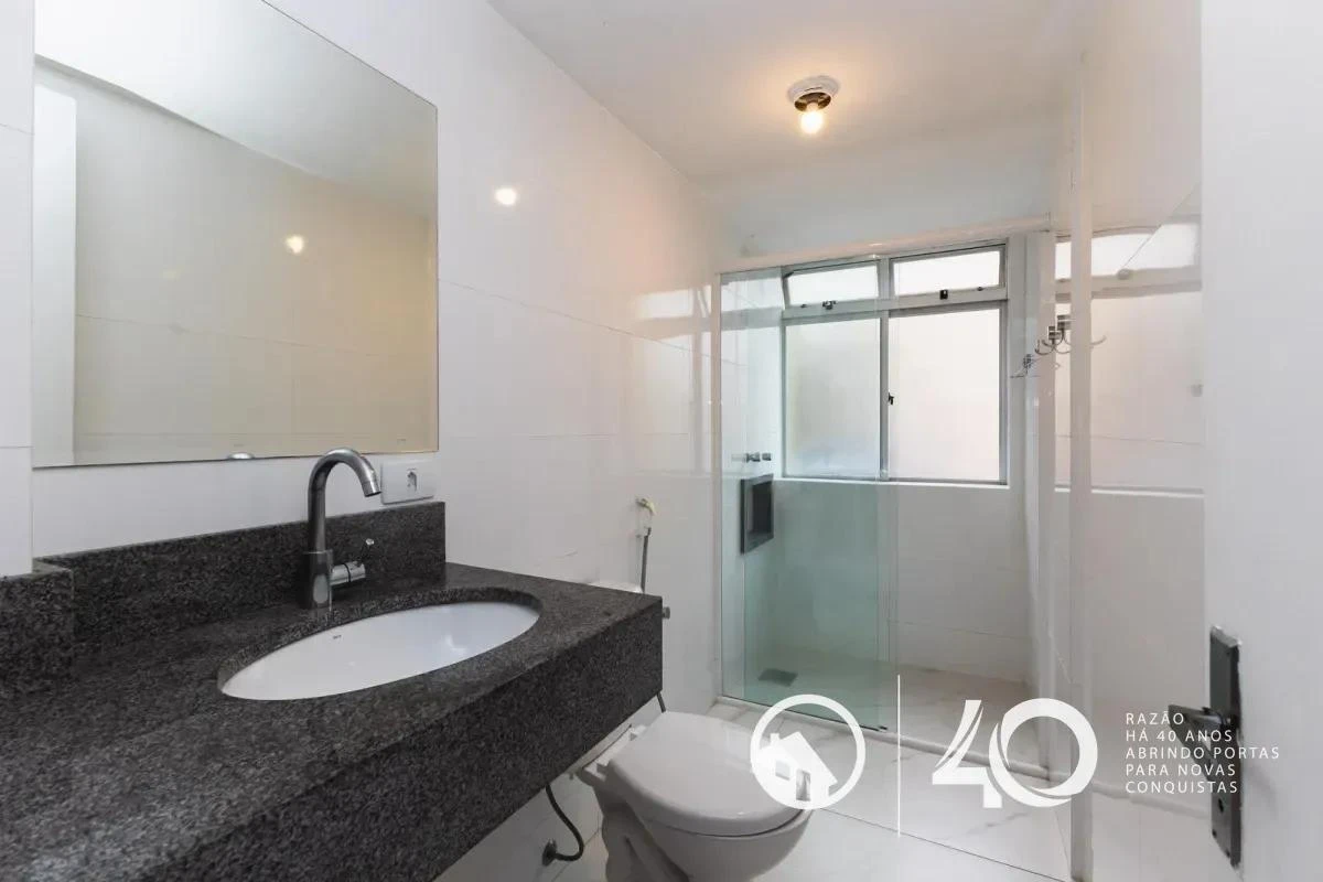 2-bedroom apartment with wood or laminate floors in Curitiba — photo 4