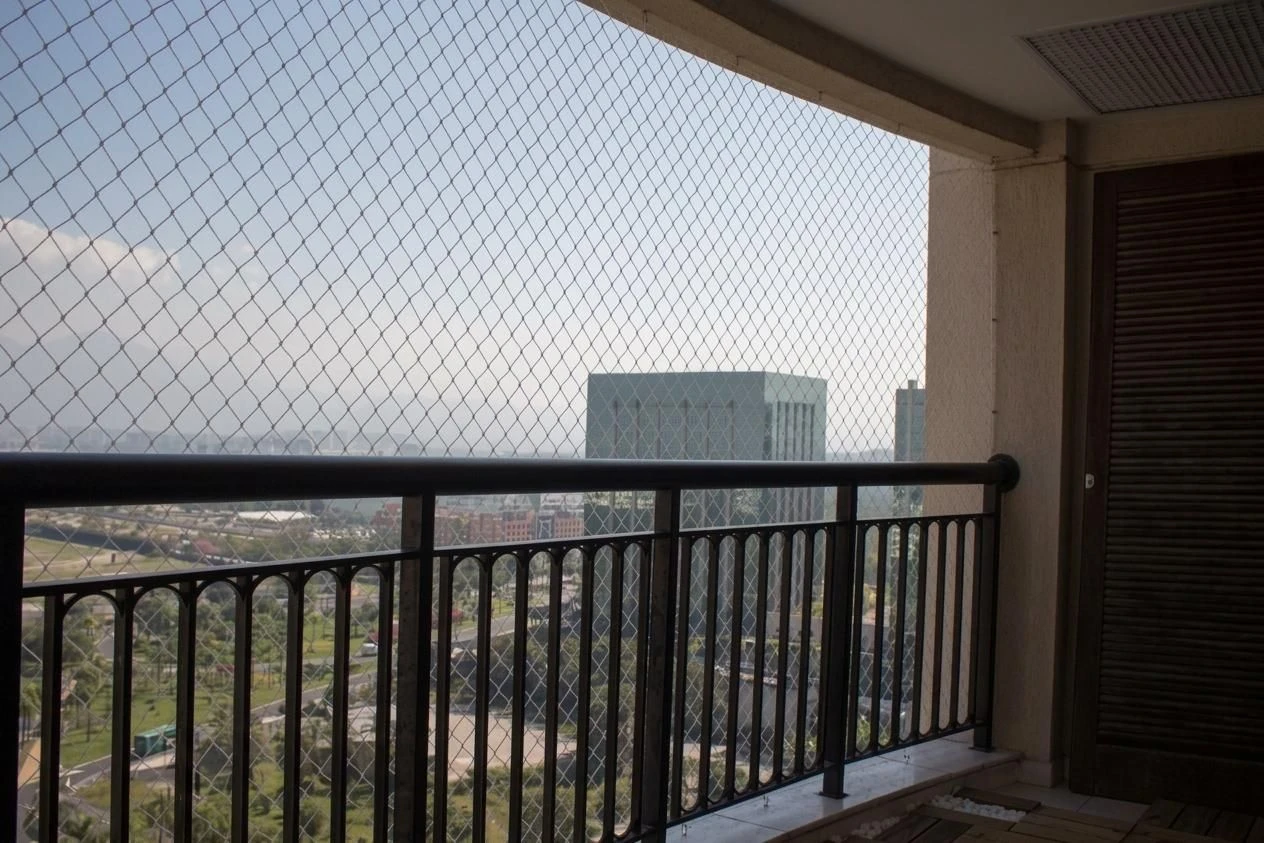 2-bedroom apartment with a glass-enclosed balcony — photo 4