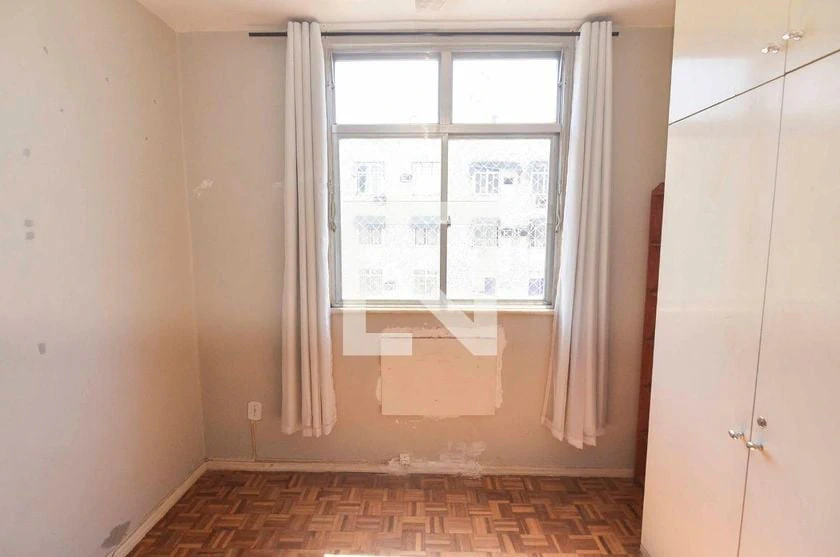 2-bedroom apartment with wood or laminate floors — photo 9