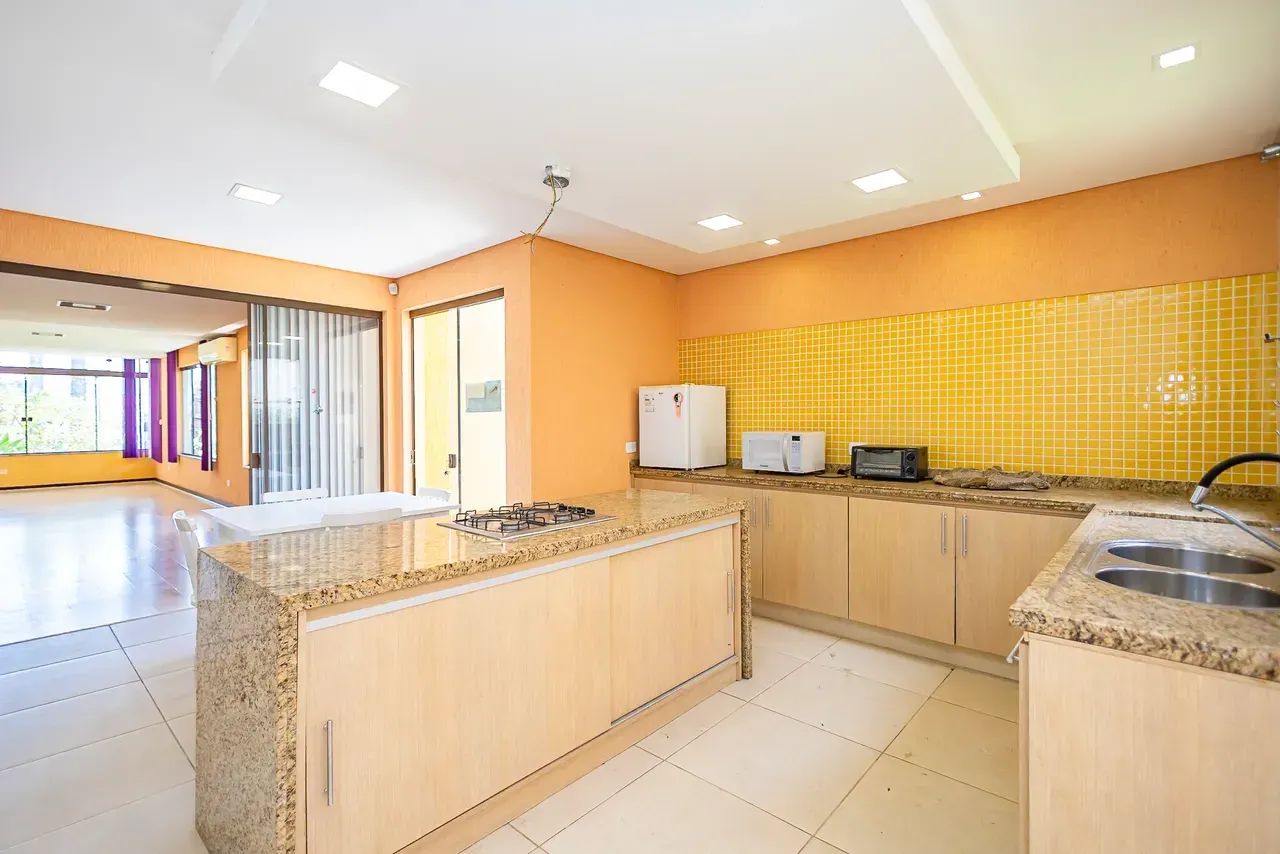 Furnished house with 5 bedrooms and 470 m² — photo 40