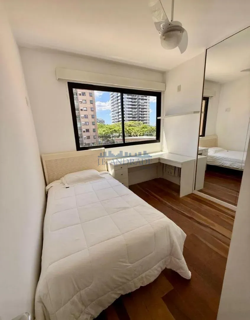 4-bedroom apartment with a water view in Rio de Janeiro — photo 16