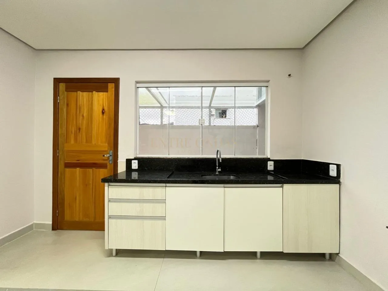 2-bedroom house with a garden in Florianópolis — photo 2