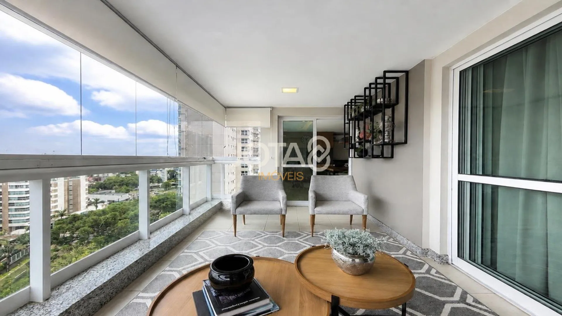 Furnished apartment, 267 m², with floor-to-ceiling windows — photo 33