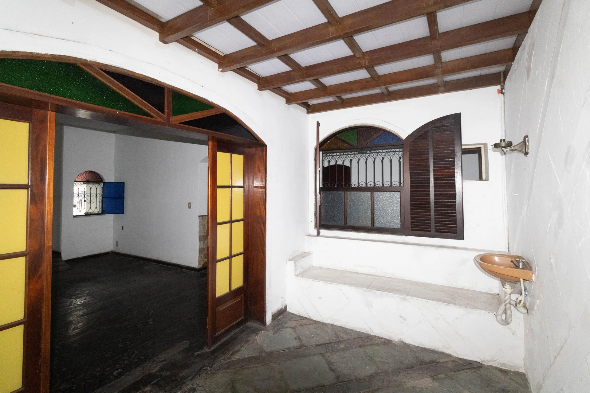 House with 4 bedrooms and 1 bathroom, separate kitchen — photo 12