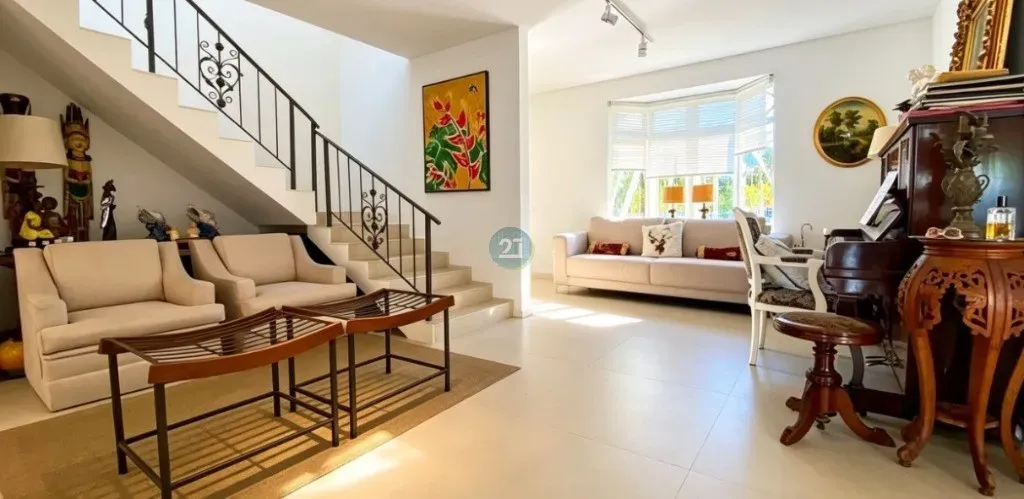 Casa de 5 dormitorios, 5 baños y piscina común — photo 3
