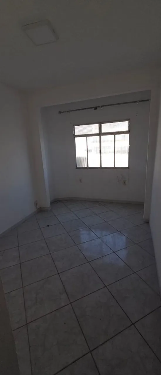 Unfurnished house with laundry area and 1 bedroom