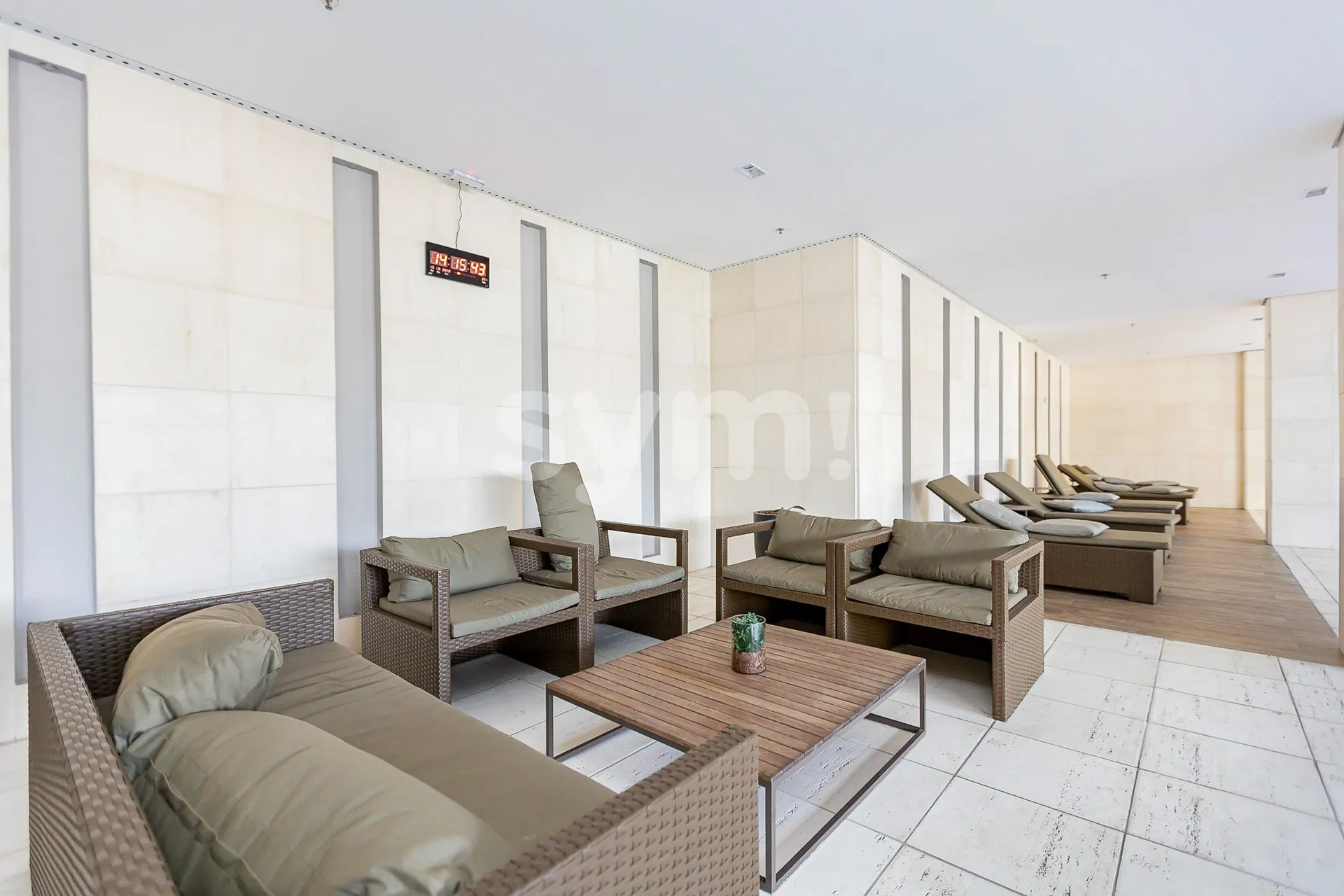Furnished 2-bedroom apartment with a balcony grill — photo 57