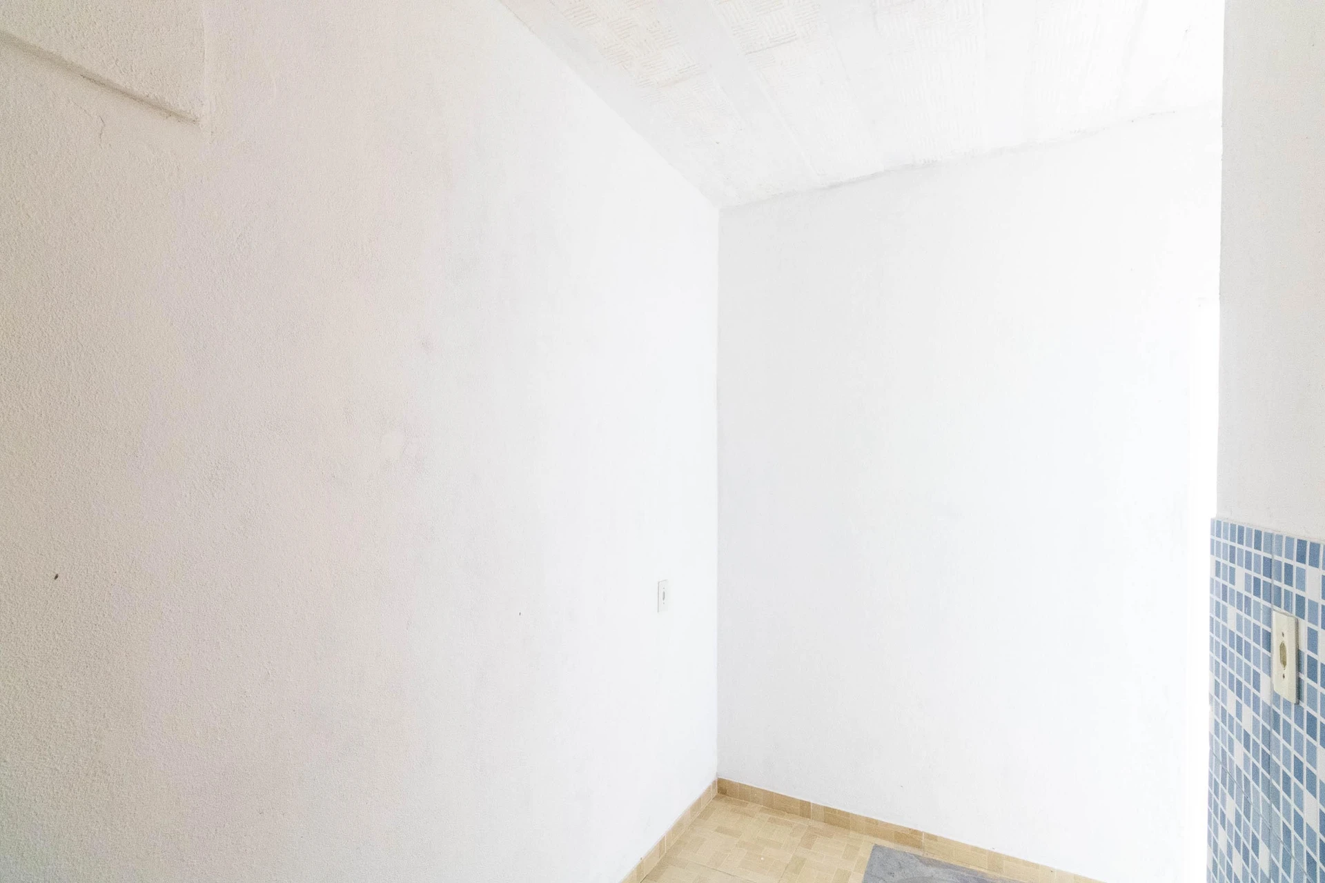 Unfurnished studio with 1 bedroom and 1 bathroom — photo 6