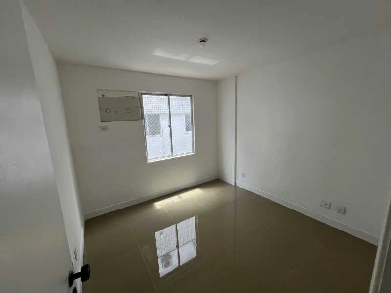 3-bedroom apartment in a building with a pool — photo 3