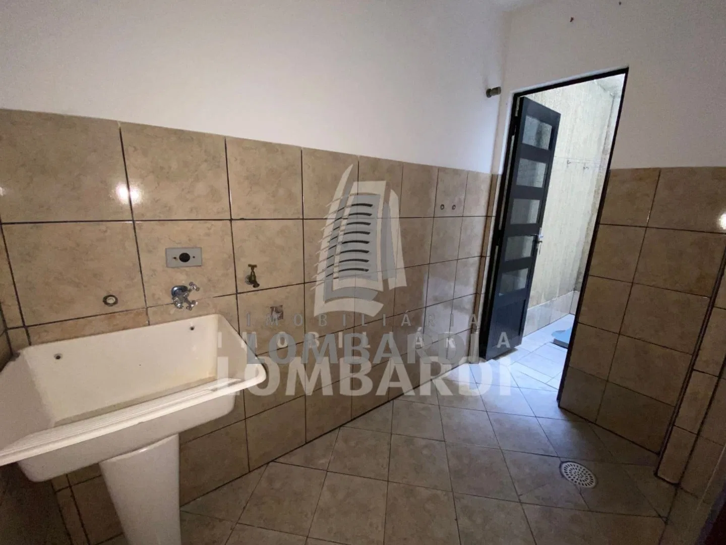 Квартира з 2 спальнями та дерев'яною підлогою або ламінатом — photo 4
