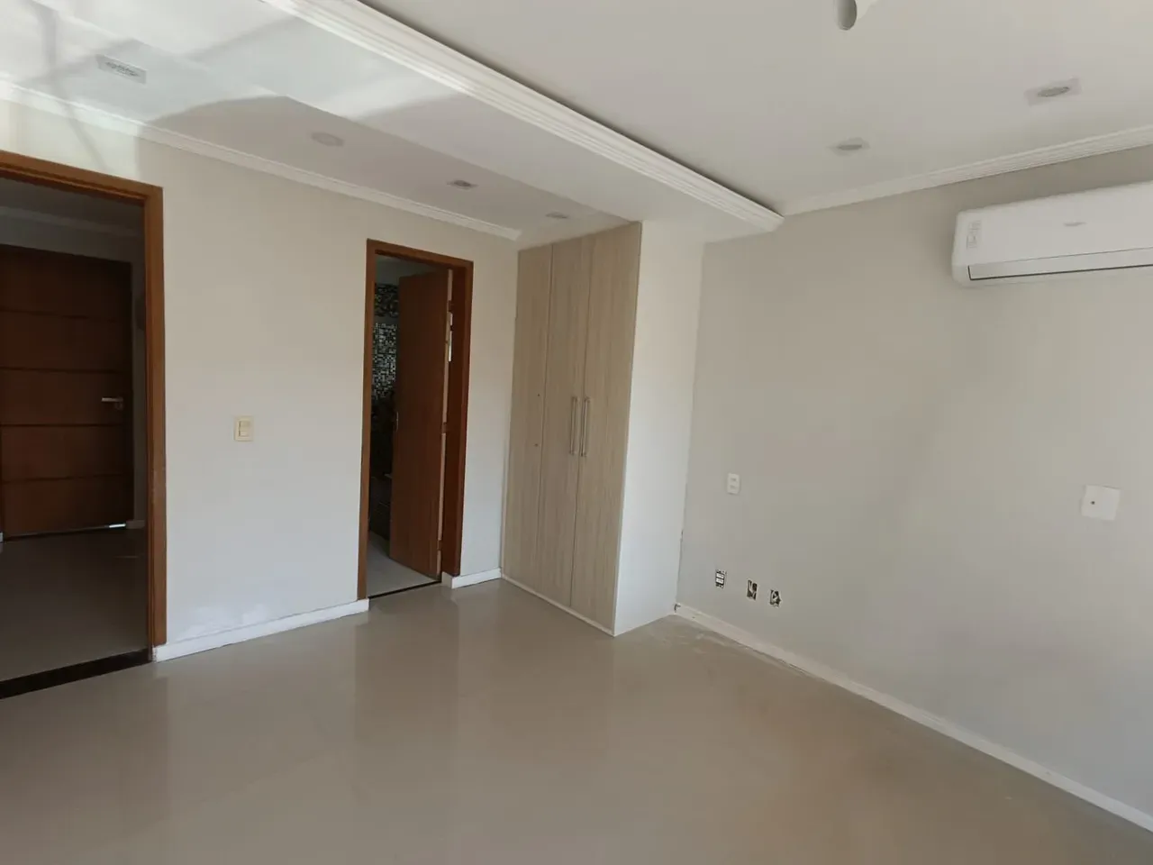 House with 4 bedrooms and 5 bathrooms — photo 17
