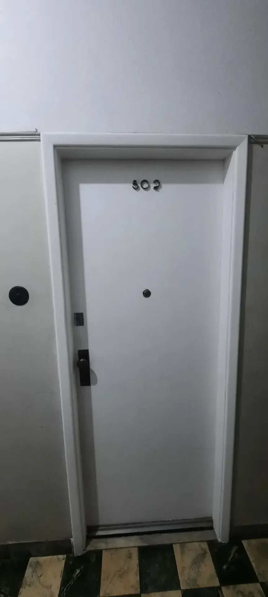 Apartamento no 5º andar com piso de madeira ou laminado