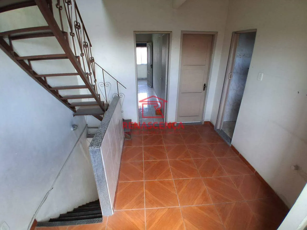 House with 5 bedrooms and 3 bathrooms, with a balcony — photo 19