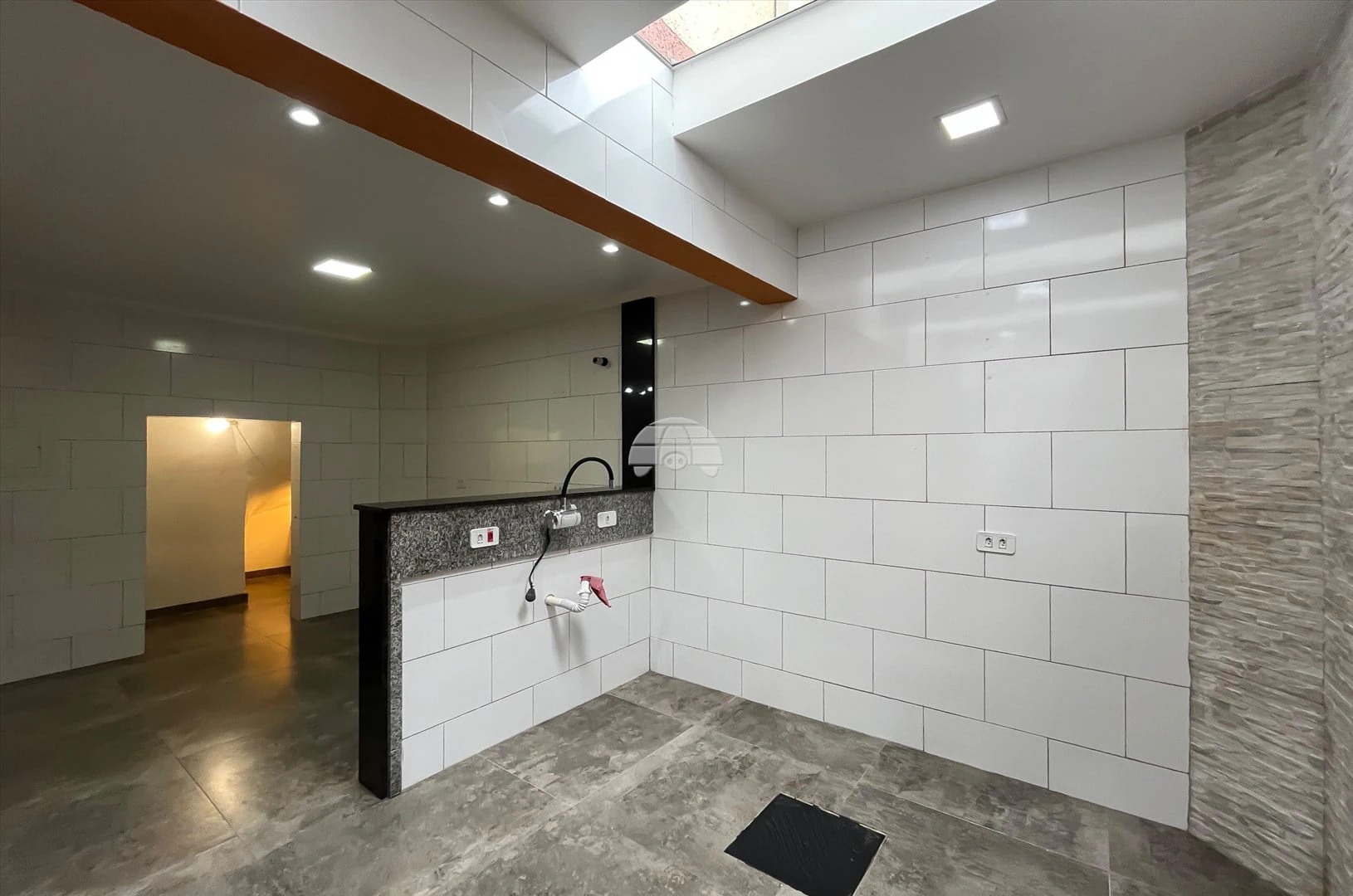 2-bedroom house with a walk-in closet in Curitiba — photo 15