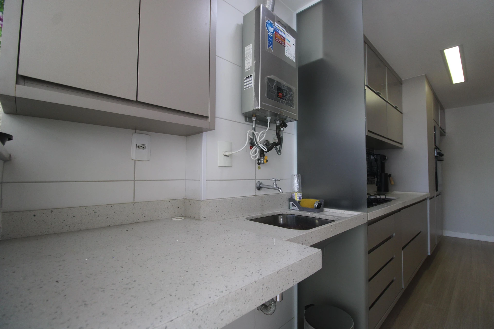 Furnished apartment, 72 m², with a glass-enclosed balcony — photo 46
